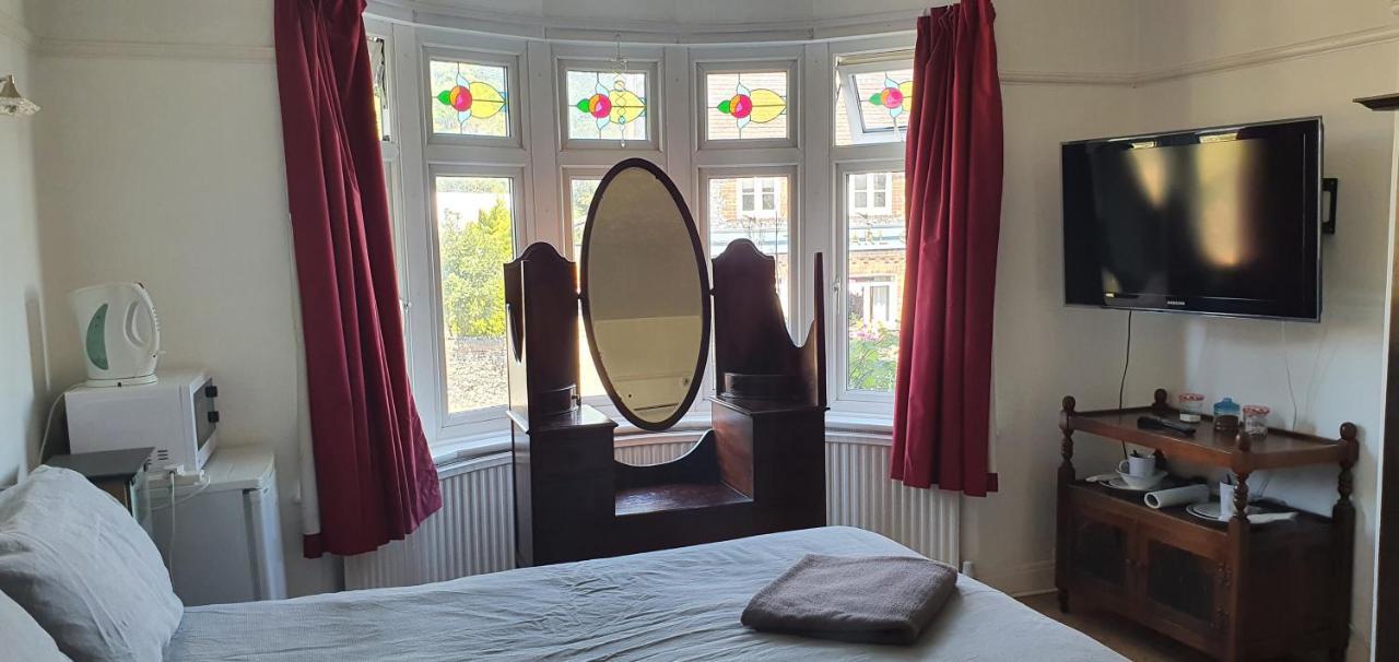 Private Rooms just 19 minutes from Central London Northfleet Extérieur photo