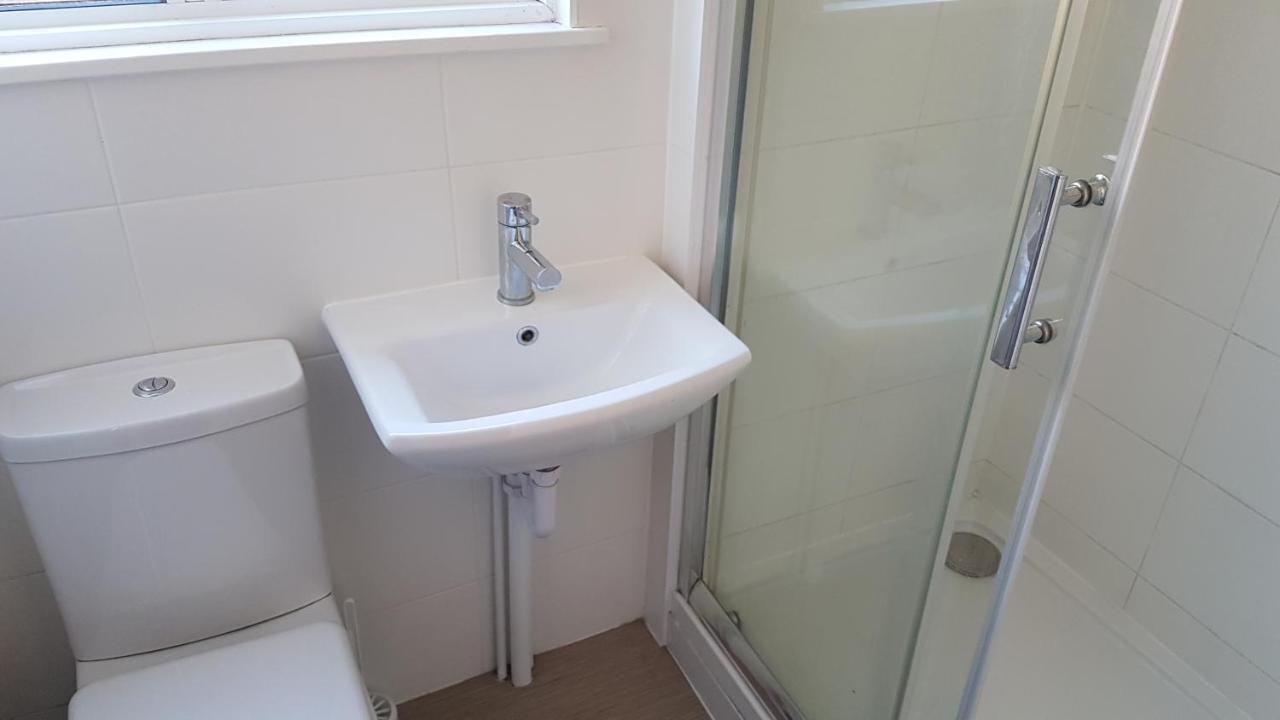 Private Rooms just 19 minutes from Central London Northfleet Extérieur photo
